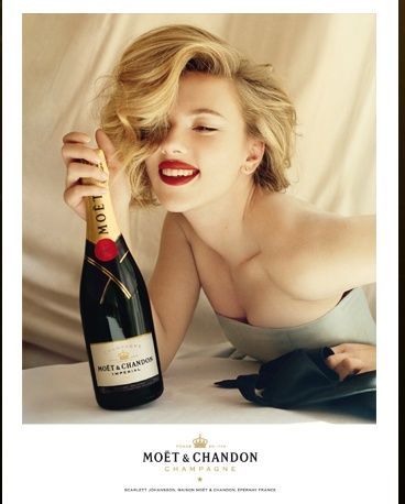 Scarlett Johansson v reklamě na šampaňské