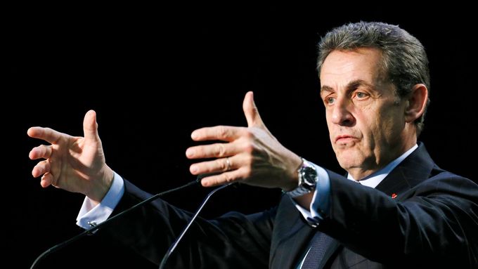 Nicolas Sarkozy na volebním shromáždění 16. března 2015.