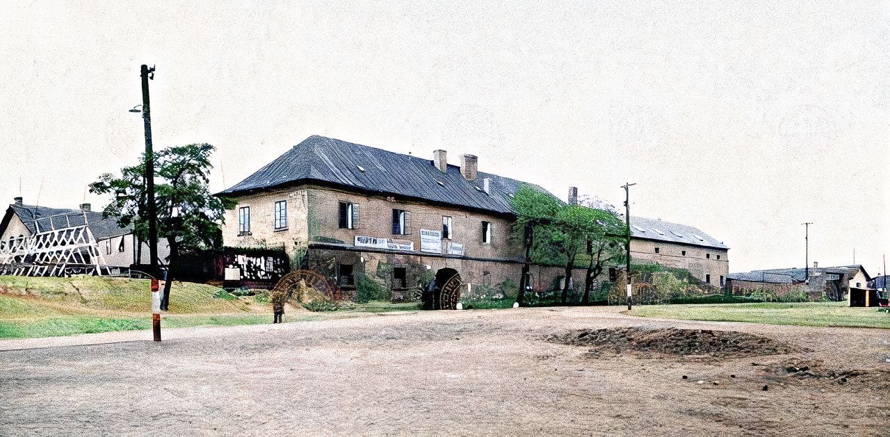 Tenkrát, Praha, historie, Domácí