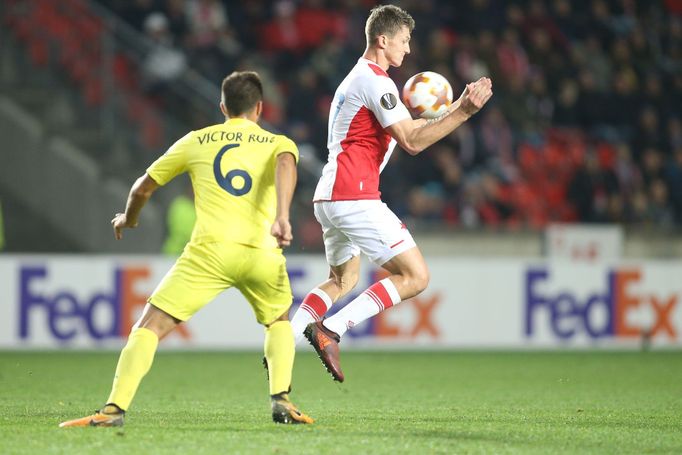 El, Slavia-Villareal: Tomáš Necid - Victor Ruiz