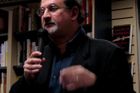 Rushdie: Jen více karikatur Mohameda