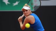 Markéta Vondroušová poslala české tenistky bleskově do vedení. Proti Britce Harriet Dartové se týmová jednička nezdržela na kurtu číslo 1 na Štvanici ani jednu hodinu.