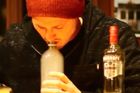 Smrtící móda: Mladí Američané začali kouřit alkohol