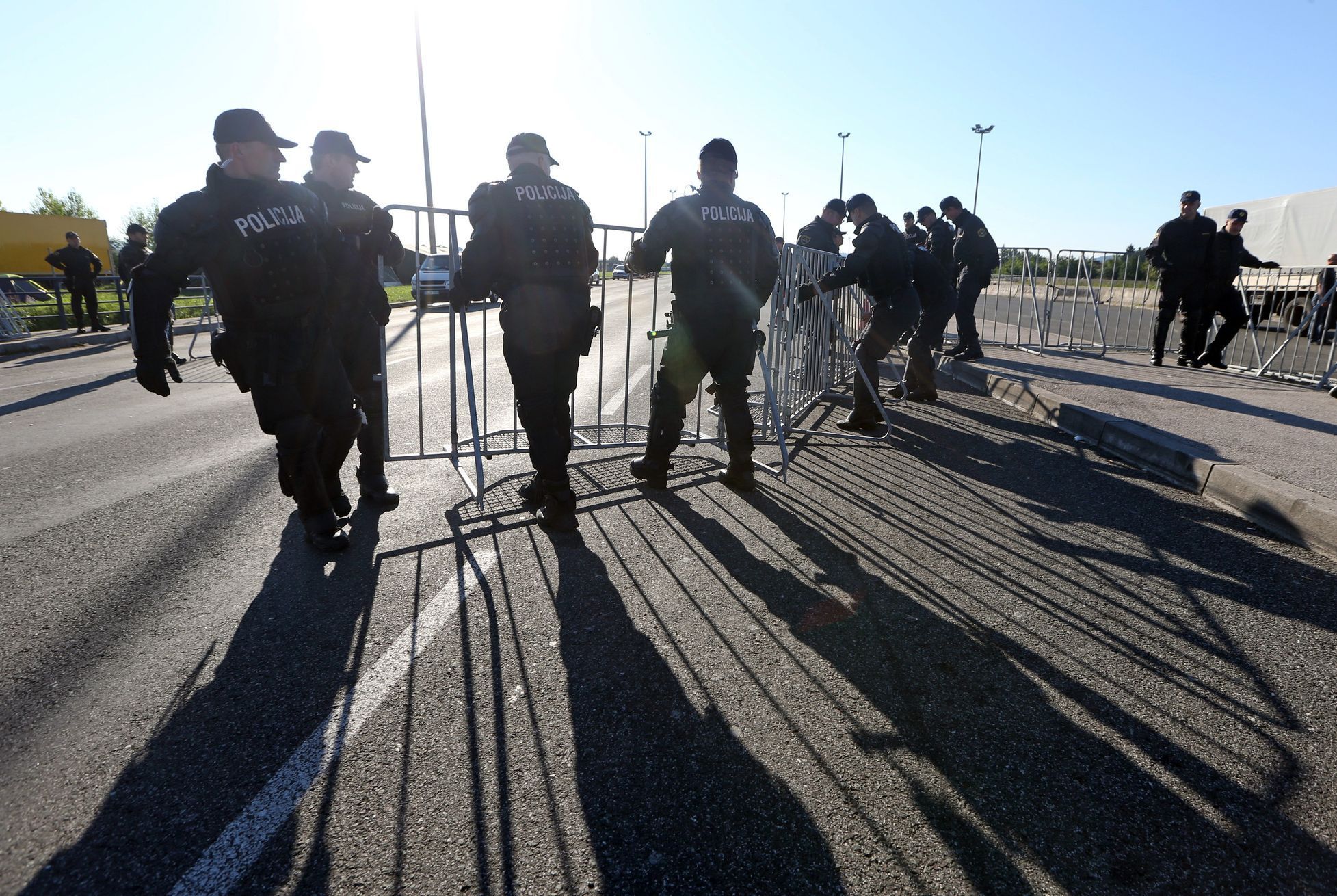 Chorvatští policisté na hranici.