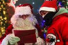 USA zrušily plán přednostně očkovat Santa Clause, baviči měli propagovat vakcínu