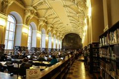 Po Rovenském dočasně povede Národní knihovnu památkář Kroupa