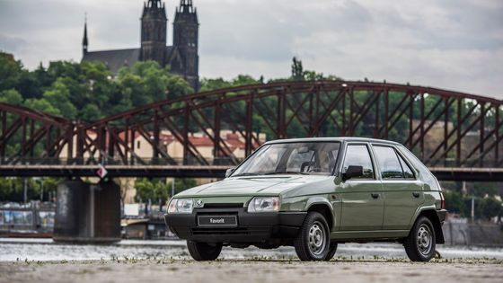 Za vzhledem stojí italské studio Bertone, s vývojem ale trohu pomáhalo dokonce Porsche.