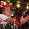 Poslední sekundy zápasu fandili domácí vstoje a s potleskem odpočítávali. Konečný výsledek 5:1 prodlužuje play off minimálně o šestý zápas.