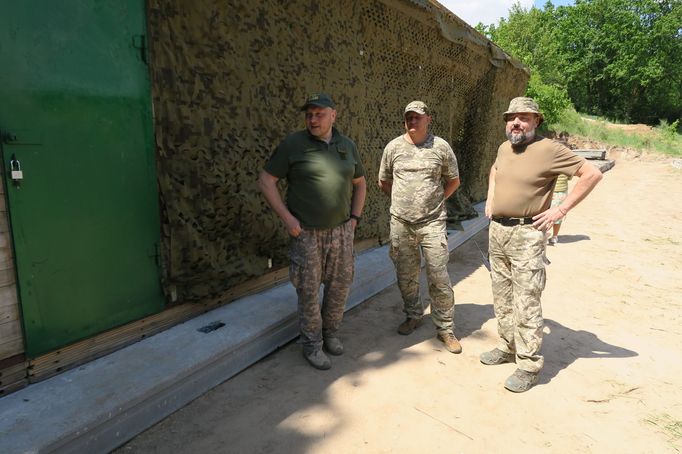 Dobrovolníci z jednotky teritoriální obrany nedaleko Kyjeva.