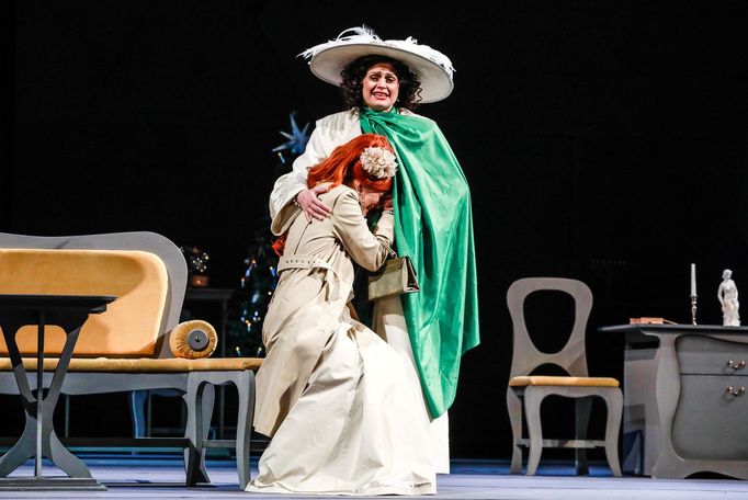 Tereza Richtrová v roli Hanny a Hana Tomáš Briešťanská jako Gretl.