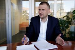 Miliardář Krúpa chce k soudu kvůli bytům OKD předvolat Sobotku, Teličku i Bakalu