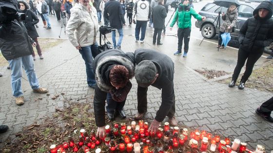 Obrazem: Svíčky a dojetí. Pieta za zemřelé v Uherském Brodě