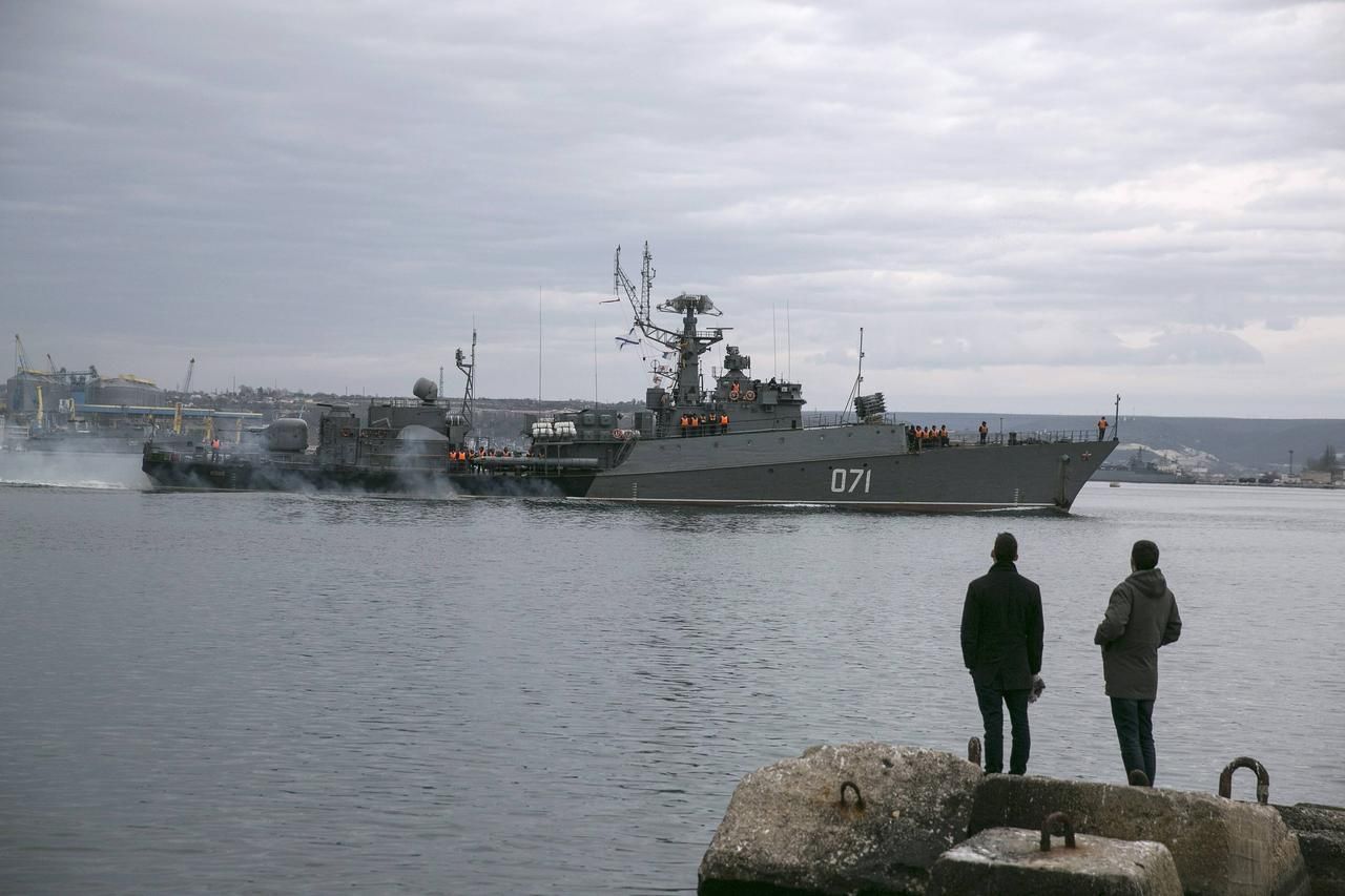 Krym -Sevastopol - ruská námořní loď - 2. 3. 2014