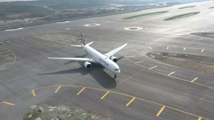 Největší letiště světa odbavilo první letadlo. Let zamířil z Istanbulu do Ankary