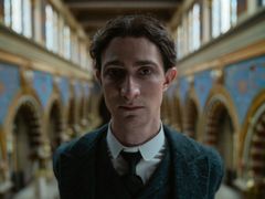 Herec Idan Weiss jako Franz Kafka