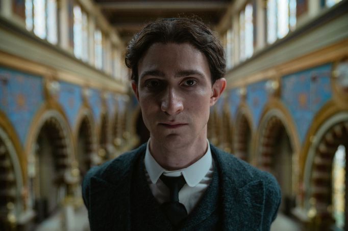 Herec Idan Weiss jako Franz Kafka ve filmu režisérky Agnieszky Hollandové Franz.