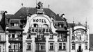 Při návštěvě Československa se Antonín Čermák ubytoval ve vyhlášeném secesním hotelu Šroubek na pražském Václavském náměstí, srpen 1932.