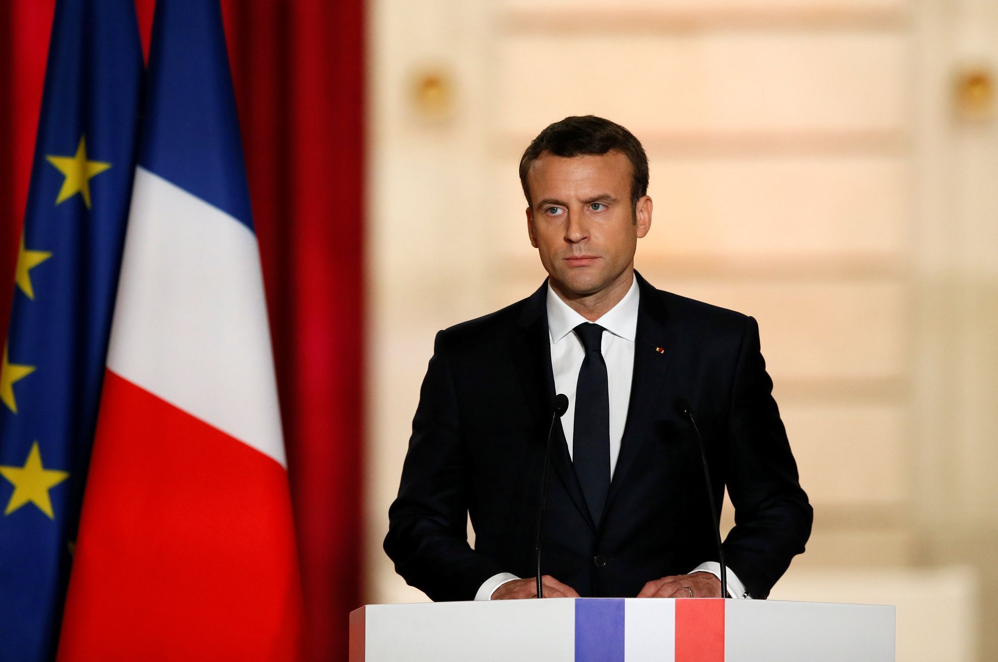 macron 16
