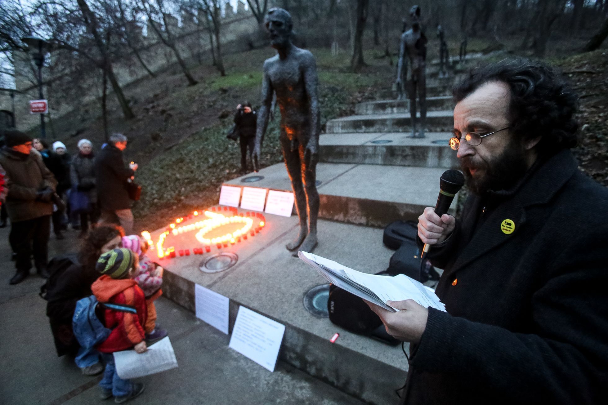 Modlitba za čínské křesťany u památníku komunismu v Praze, 16.3.2018