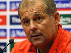 Trenér české fotbalové reprezentace Petr Rada na tiskové konferenci ve Wembley.