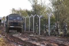 Makedonie začala stavět plot. Chce omezit proud migrantů, kteří přicházejí z Řecka