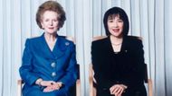 Politička, která mezi své vzory nepřekvapivě řadí bývalou britskou konzervativní premiérku Margaret Thatcherovou, má podporu konzervativního křídla Liberálnědemokratické strany a stoupenců svého politického mentora, bývalého premiéra Šinzóa Abeho, který byl v roce 2022 zavražděn.
