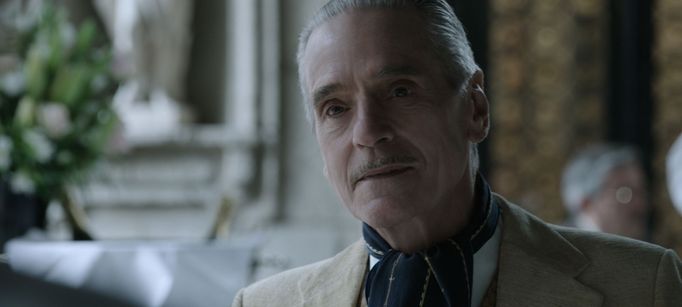 Jeremy Irons jako Rodolfo Gucci.