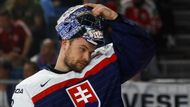 Nejhorší slovenský výsledek na MS v historii (14. místo) asi nejlíp charakterizoval brankář Július Hudáček. "Vypadalo to, jako kdyby Američani hráli proti juniorům. Jenže oni sami jsou junioři. Mají svoji kvalitu, my ji bohužel nemáme," prohlásil "Julo" po debaklu 1:6 s USA. Podobně se přitom rozčiloval už v zápase s Dánskem, kdy společně s bratrem Liborem seřval o druhé přestávce kabinu tak, že Slováci dokázali alespoň periodu hrát koukatelný hokej.