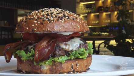 Ochutnejte lahodný burger v centru Prahy