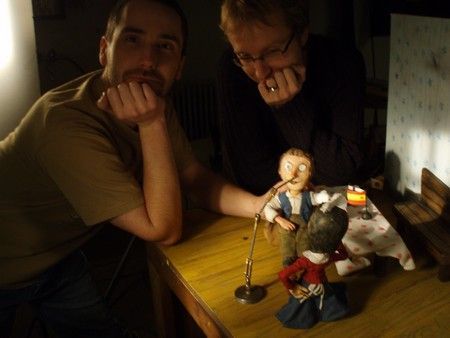 Fimfárum 3: O kloboučku s pérkem sojčím - animátor David Súkup a kameraman Hubert Hesoun nad loutkami