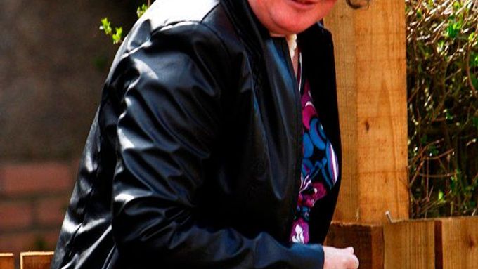 Britská 47letá pěvkyně Susan Boyle na procházce