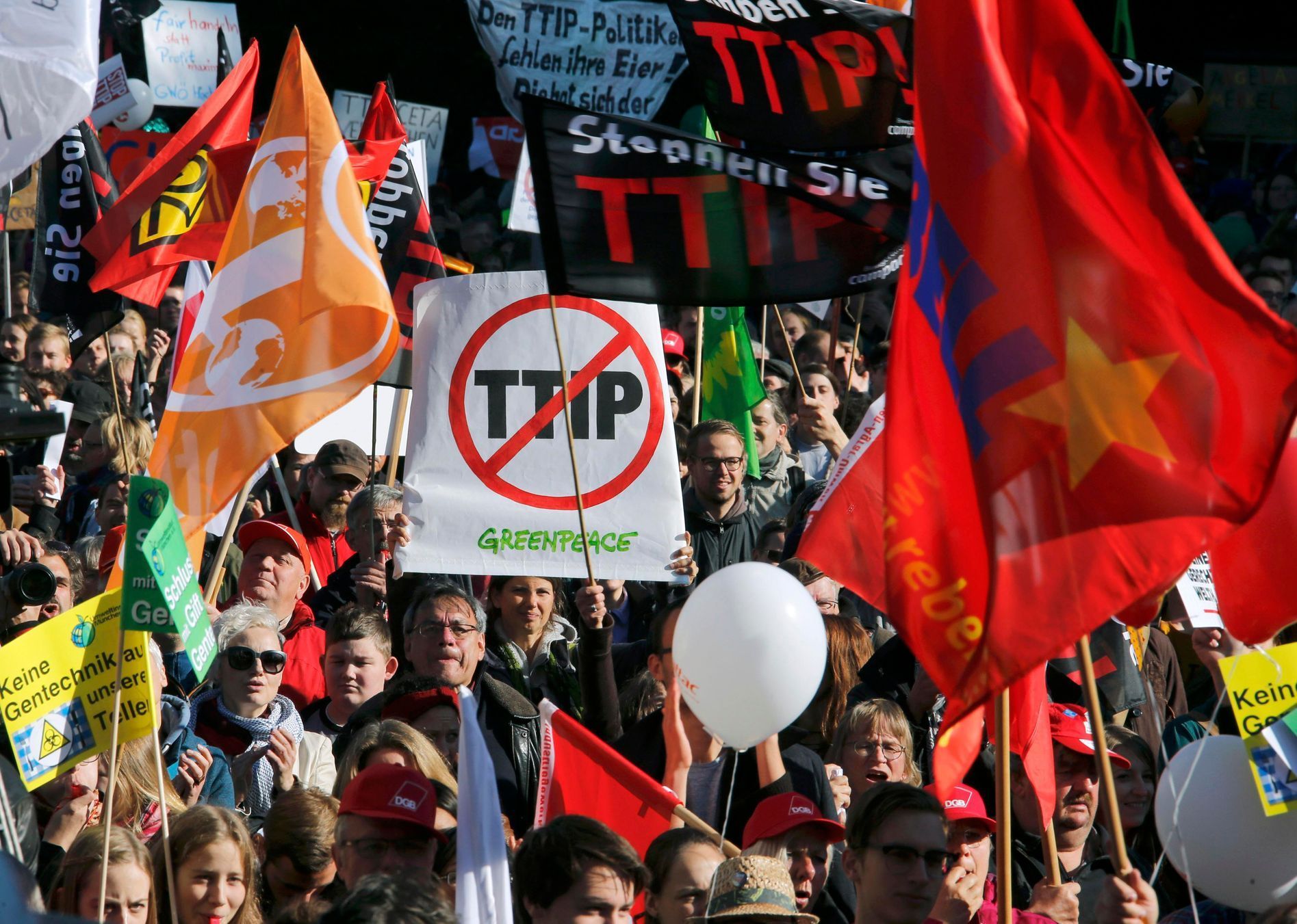 Protest proti obchodním dohodám v Berlíně