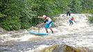 Paddleboardisti jezdí horní část zpod přehrady Lipno po Loučovice. Letos jeli tři typy závodů.