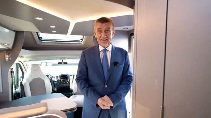 Bývalý premiér Andrej Babiš představil svůj nový obytný vůz