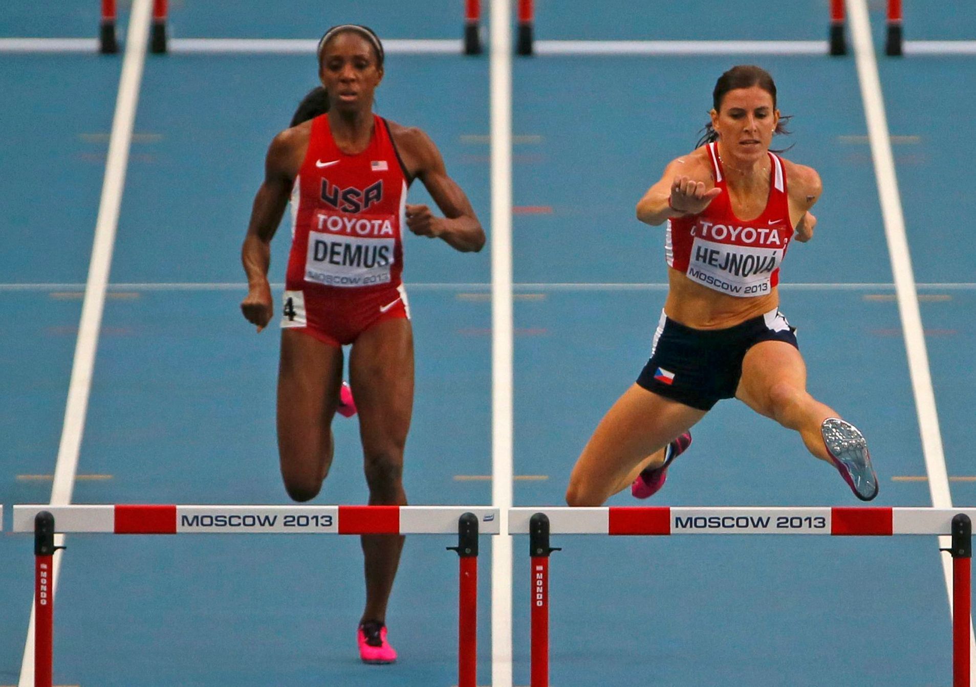MS v atletice 2013, 400 m, přek. - finále: Lashinda Demusová a Zuzana Hejnová