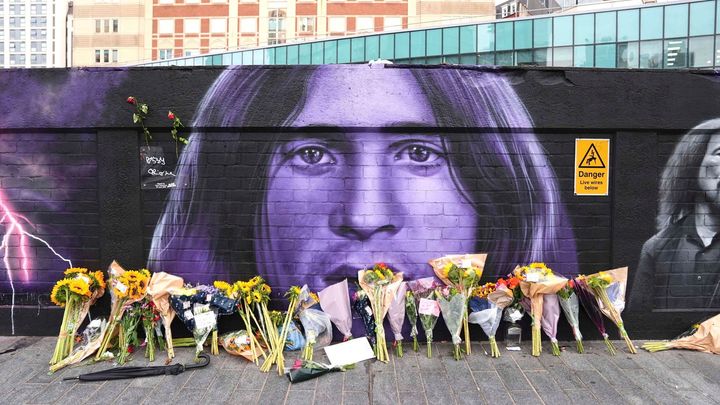 "Uvidíme se tam nahoře." "Kde tě teď najdu?" Muzikanti se klaní zesnulému Ozzymu; Zdroj foto: Reuters