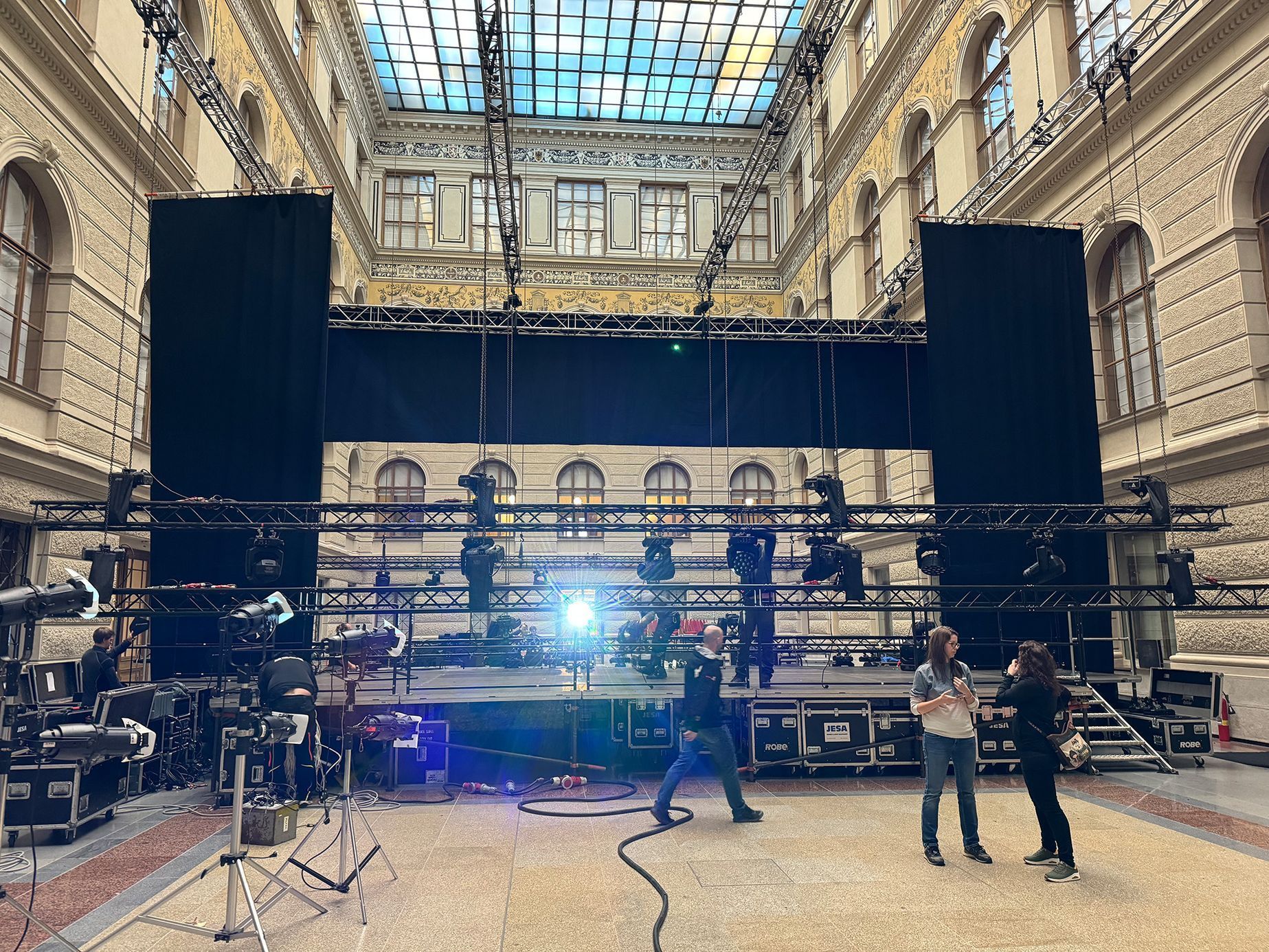 Pohledy do zákulisí soutěže Czech Press Photo (fotografie k podcastu Za závěrkou)