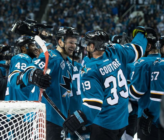 NHL: St. Louis Blues vs. San Jose Sharks (Tomáš Hertl, Logan Couture)