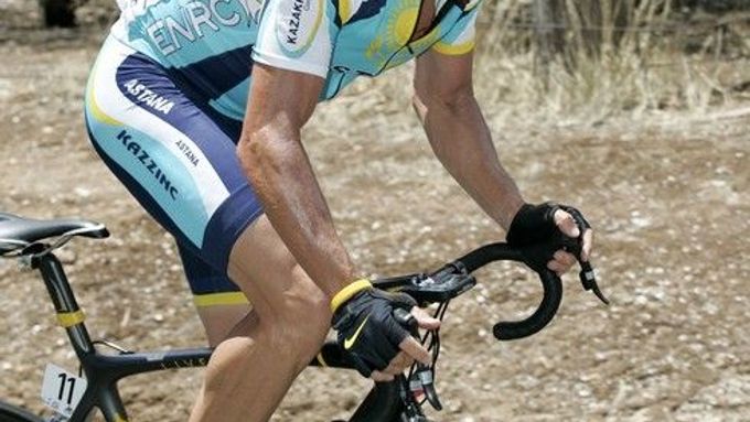 Loni jel Armstrong při svém návratu premiérové Giro