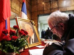 Do kondolenčních listin se v Srbsku podepsalo už přes 350 tisíc lidí