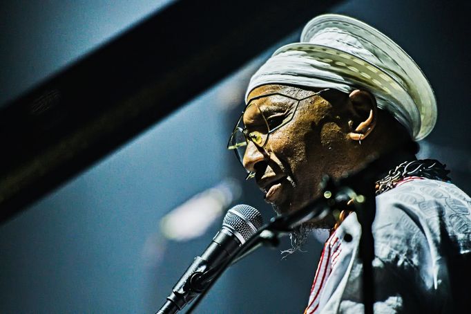 Na snímku je klavírista Omar Sosa v Sono Centru.