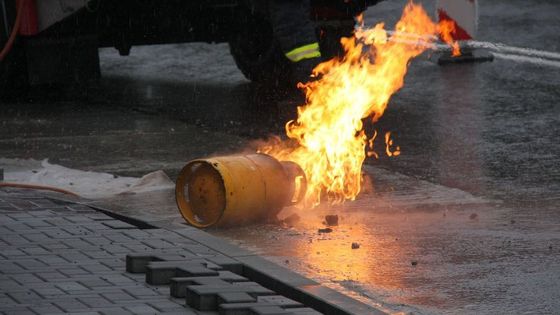 Na křižovatce ve Zlíně hořela plynová lahev