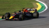 Max Verstappen v Red Bullu v kvalifikačním sprintu na GP Brazílie F1 2022