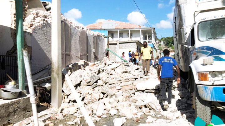 Haiti zasáhlo silné zemětřesení. O život přišlo nejméně 227 lidí, stovky se pohřešují; Zdroj foto: @JCOMHaiti
