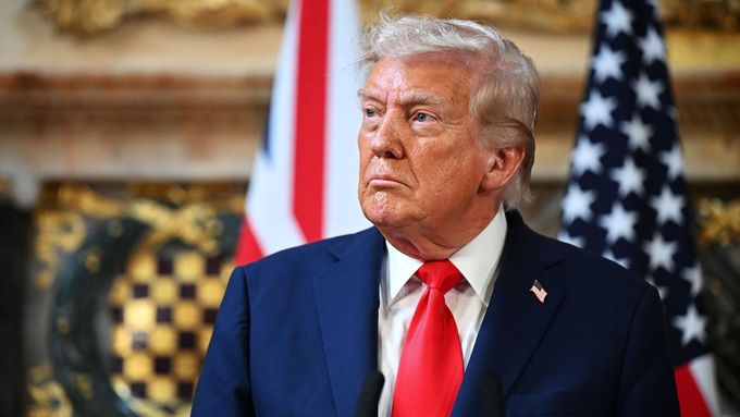 Americký prezident Donald Trump se účastní tiskové konference v sídle Chequers.