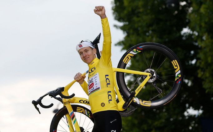 Tadej Pogačar po celkovém triumfu na Tour de France 2025