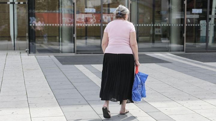 Nový poplatek za slevové letáky pobouřil Radu seniorů. Je to diskriminace, tvrdí