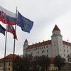 Slovensko - Bratislavský hrad - vlajky
