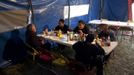 A tent crew eats in the mess tent at Cole Brothers Circus of the Stars during its stop in Myrtle Beach, South Carolina, March 31, 2013. The circus prepares 3 meals a day for the 70 workers that travel with the circus. Traveling circuses such as the Cole Brothers Circus of the Stars, complete with its big top tent, set up their tent city in smaller markets all along the East Coast of the United States as they aim to bring the circus to rural areas. The Cole Brothers Circus, now in its 129th edition, travels to 100 cities in 20-25 states and stages 250 shows a year. Picture taken March 31, 2013. REUTERS/Randall Hill (UNITED STATES - Tags: SOCIETY ENTERTAINMENT) Published: Dub. 1, 2013, 7:01 odp.