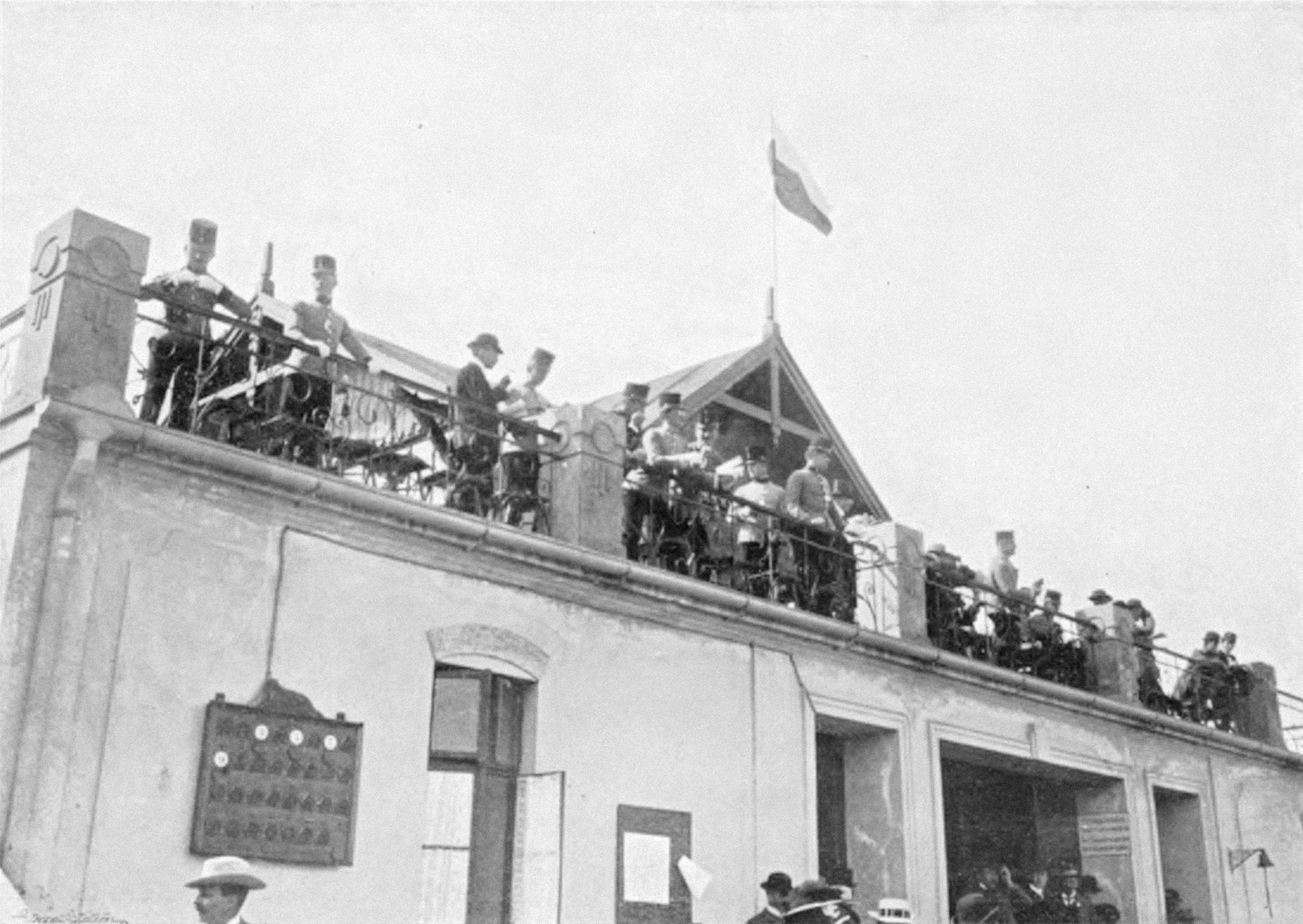 Jednorázové užití / Fotogalerie / Kouzlo chuchelských dostihů na starých fotkách. Od prvního derby uplynulo již 100 let